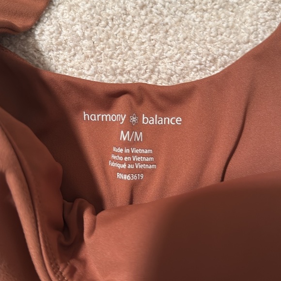 Workout tops - Picture 2 of 3